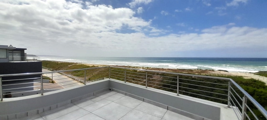 4 Bedroom Property for Sale in Stilbaai Oos Western Cape